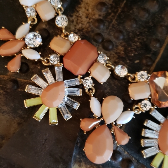 Fabulous Statement Piece Necklace - Picture 2 of 8